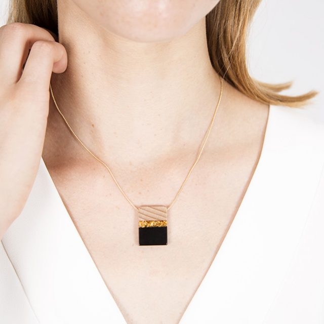 Boton-de--nacar-Aura-cuadrado-negro-02