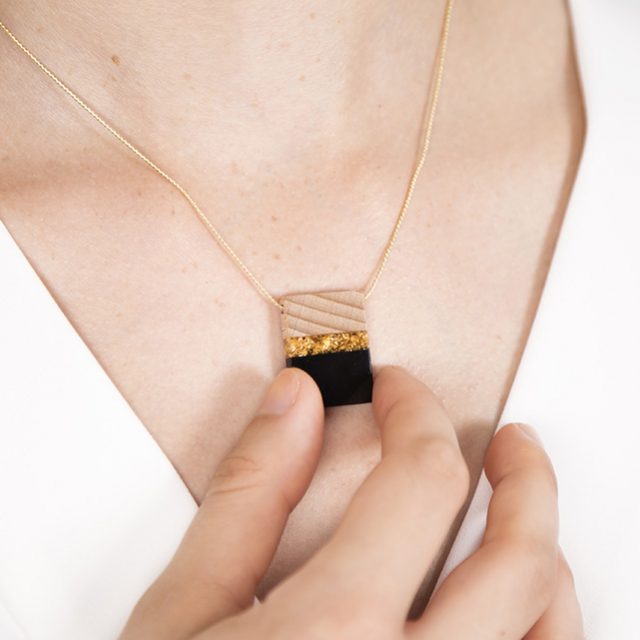 Boton-de--nacar-Aura-cuadrado-negro-03