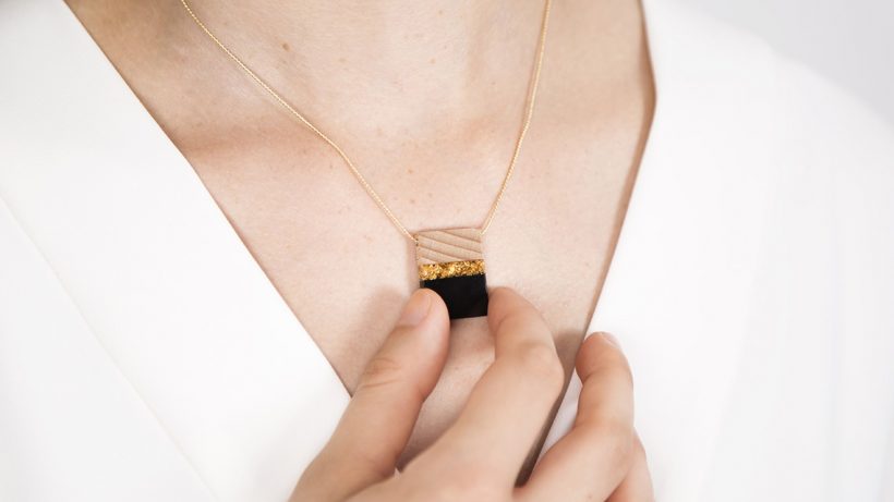 Boton-de--nacar-Aura-cuadrado-negro-03