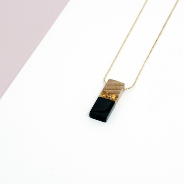 Boton-de-nacar-Aura-rect-negro-P01