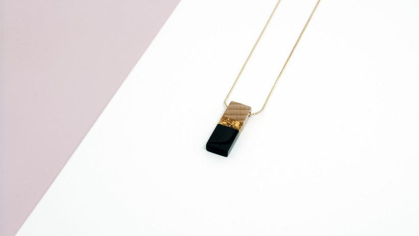 Boton-de-nacar-Aura-rect-negro-P01