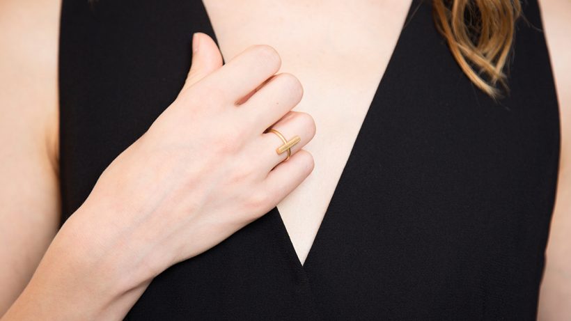 Boton-de-Nacar-LLueve-anillo-oro-01