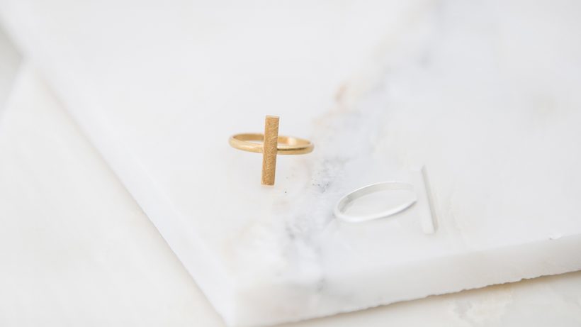 Boton-de-Nacar-LLueve-anillo-oro-B