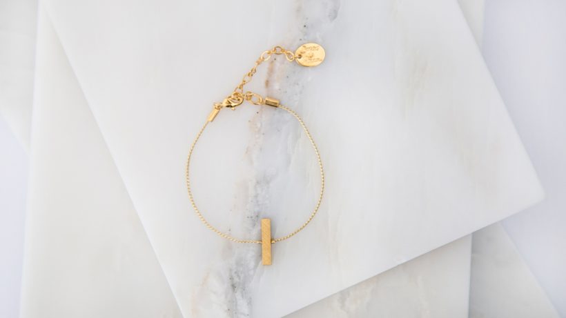 Boton-de-Nacar-LLueve-pulsera-oro-A