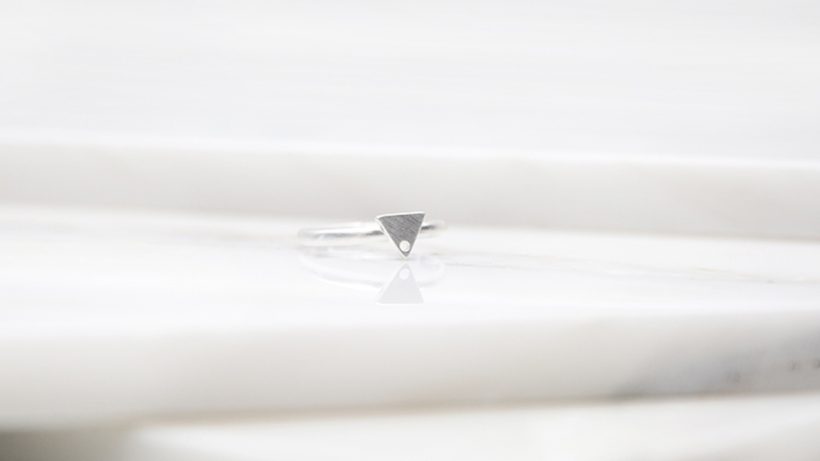 Boton-de-Nacar-Rotacion-triangulo-Anillo-plata-B