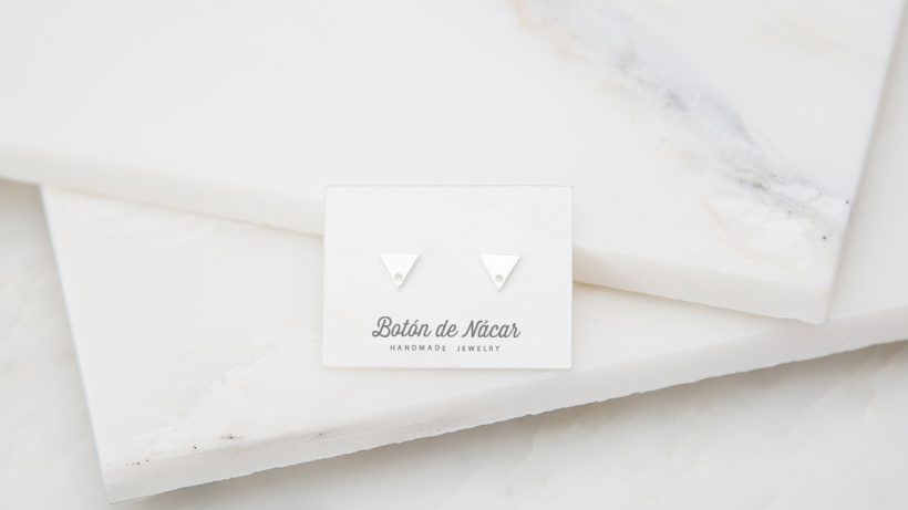 Boton-de-Nacar-Rotacion-triangulo-Pendientes-plata-A