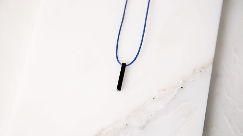 Boton-de-nacar-llueve-unisexnegro-azul-P01
