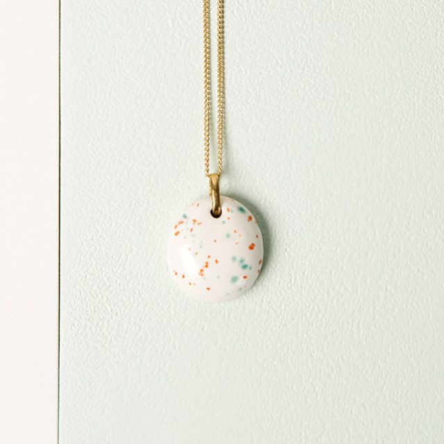 Boton-de-nacar-riviera-dots-blanco-P01