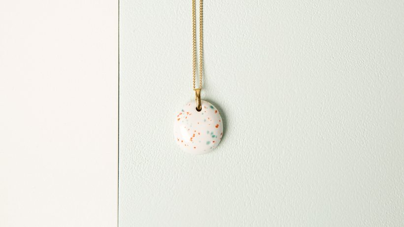 Boton-de-nacar-riviera-dots-blanco-P01