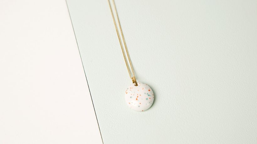 Boton-de-nacar-riviera-dots-blanco-P02