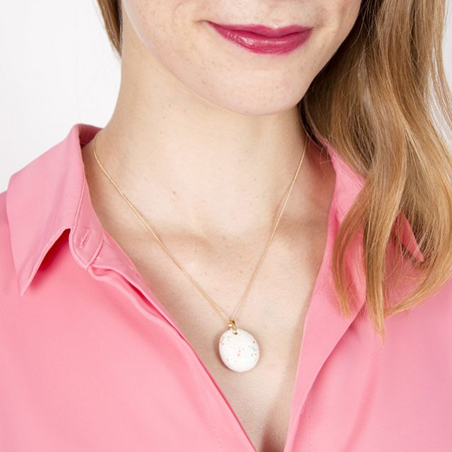 Boton-de--nacar-riviera-dots-blanco03