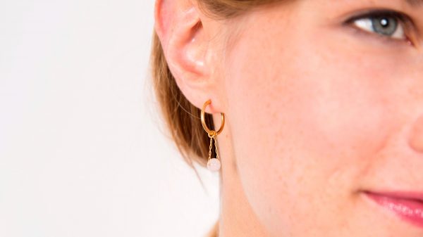 Boton-de-nacar-letsplay-quarzo-rosa-pendientes--oro-011