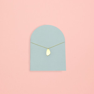 Colgante Volar en oro, joyería artesanal Botón de Nácar Barcelona