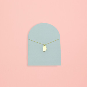 Colgante Volar en oro, joyería artesanal Botón de Nácar Barcelona
