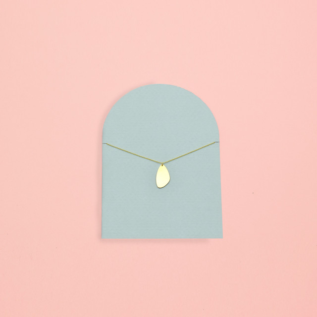 Colgante Volar en oro, joyería artesanal Botón de Nácar Barcelona